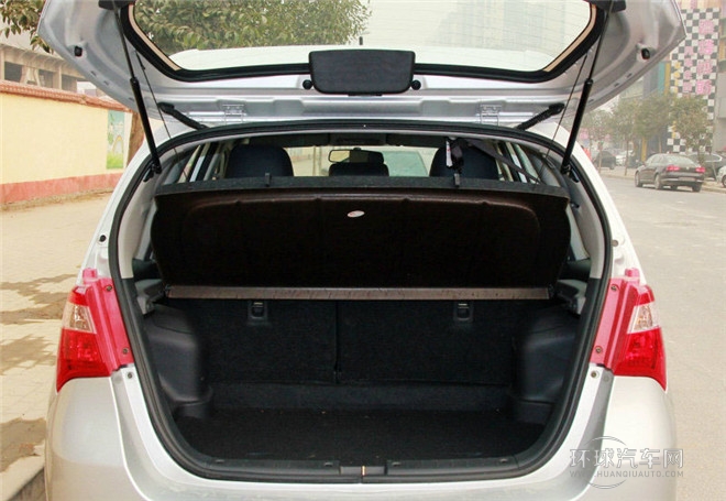 2015款 兩廂 1.5L 自動理想型