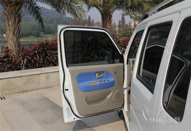 2015款 1.0L 手動舒適型