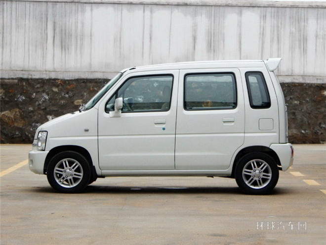 2015款 1.0L 手動舒適型