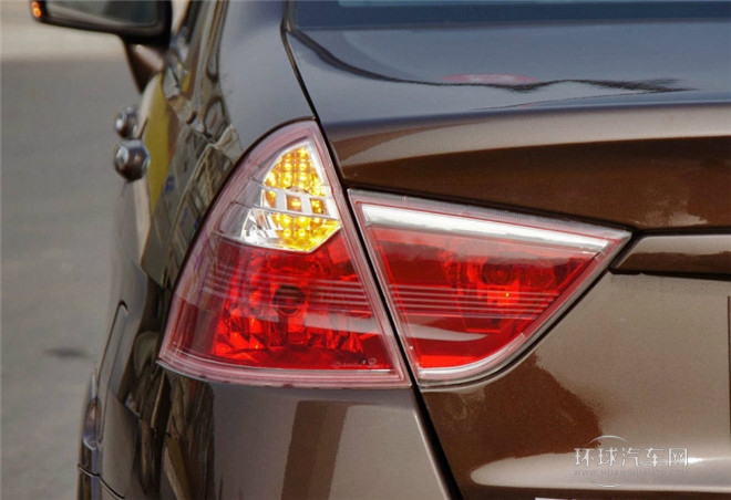 2015款 三廂 1.5L 自動理想型