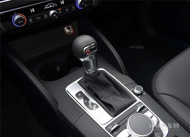 2015款 Limousine 45 TFSI S line 豪華型