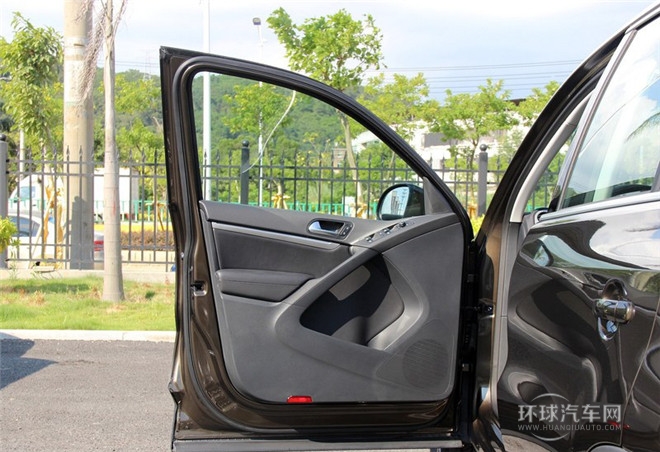 2015款 1.8TSI 手動兩驅限量版