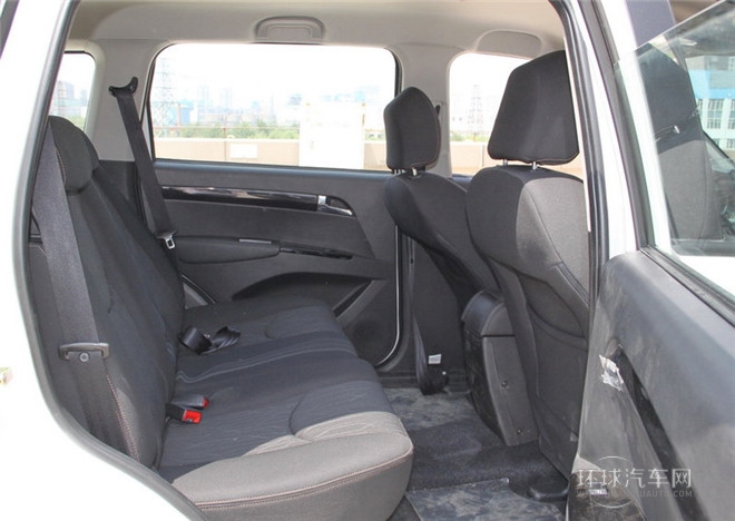 2015款 探索版 2.0T 柴油4X2豪華型