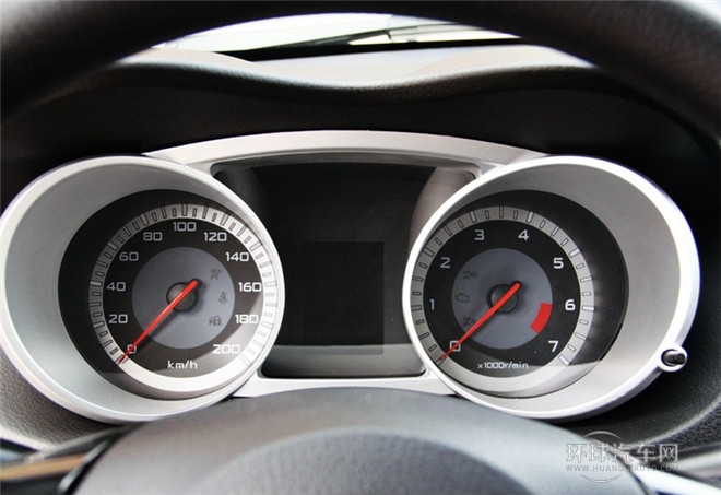 2015款 探索版 2.0T 柴油4X4豪華型