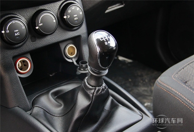 2015款 探索版 2.0T 柴油4X4豪華型