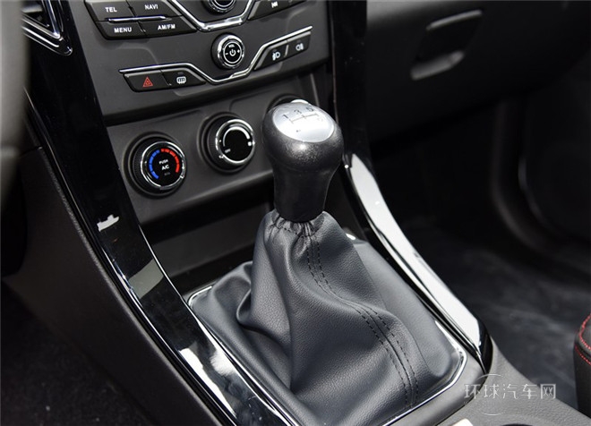 2015款 探索版 2.0T 汽油4X2超豪華型