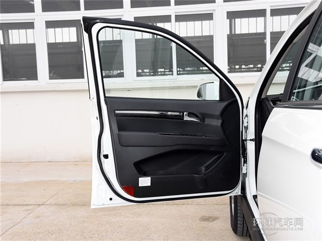 2015款 探索版 2.0T 汽油4X4超豪華型