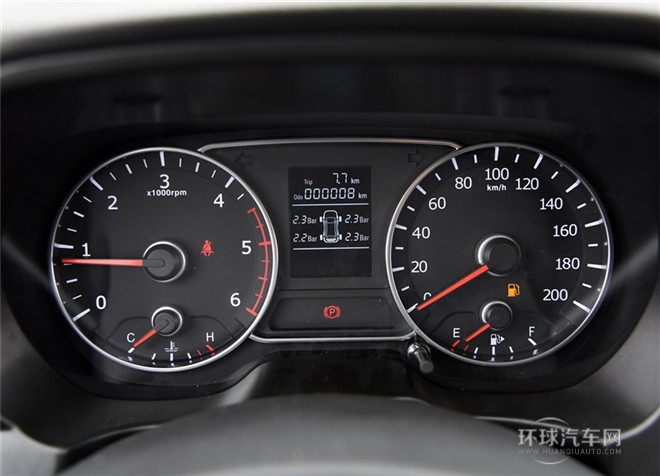 2015款 探索版 2.0T 汽油4X4豪華型