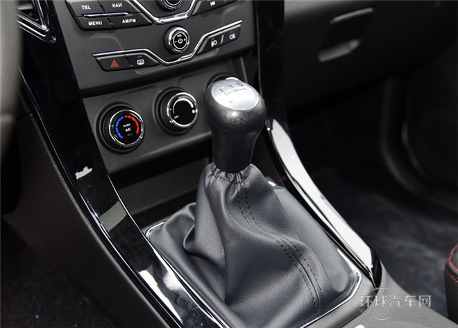 2015款 探索版 2.0T 汽油4X4豪華型