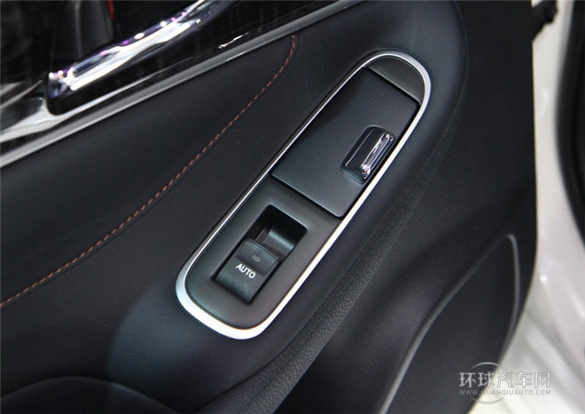 2015款 2.5L 豪華版