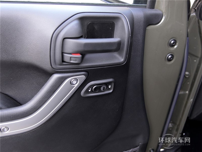 2015款 3.0L 四門版 Sahara