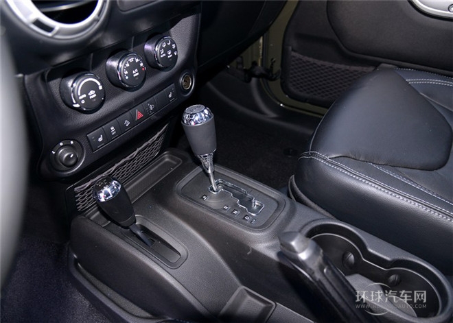 2015款 3.0L 四門(mén)版 Sahara