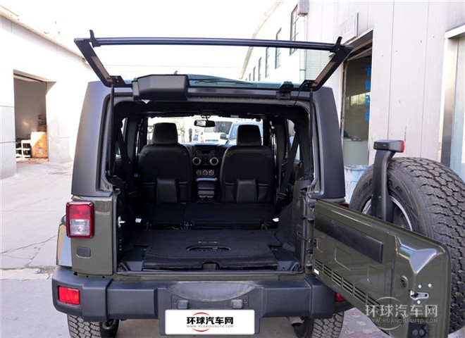 2015款 3.0L 四門(mén)版 Sahara