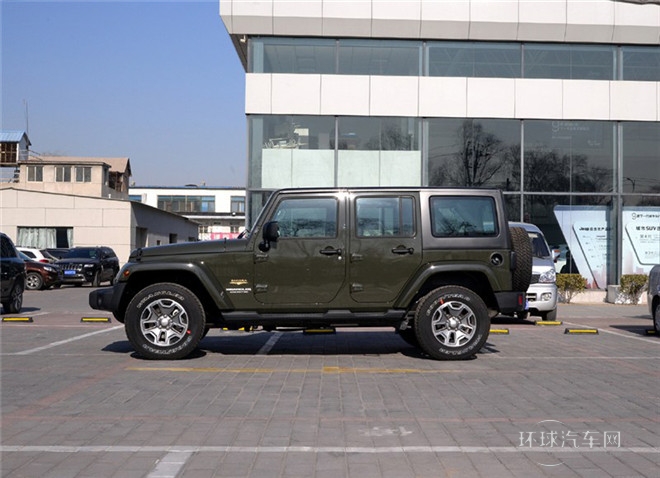 2015款 3.0L 四門版 Sahara