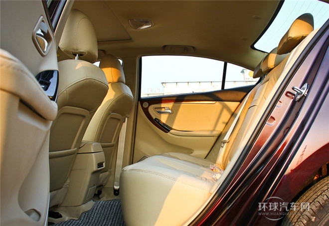 2015款 2.0L 手動時尚型