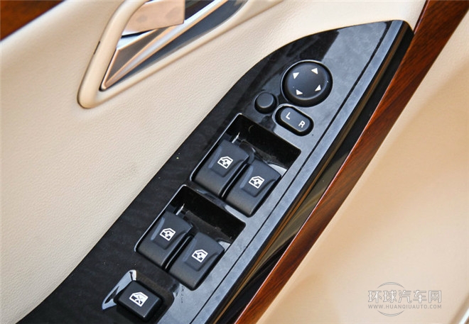 2015款 2.0L 手動(dòng)時(shí)尚型