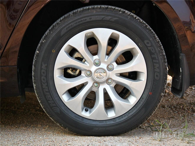 2015款 2.0L 手動時尚型