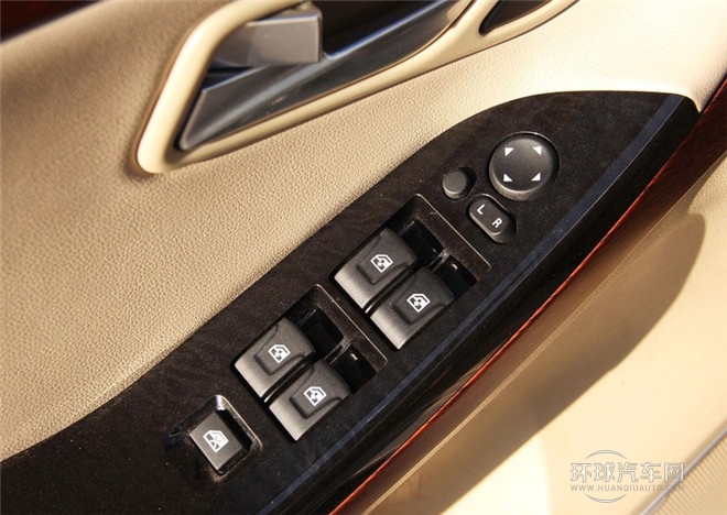 2015款 2.0L 自動時尚型