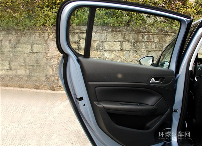 2015款 1.6T 自動睿馳版