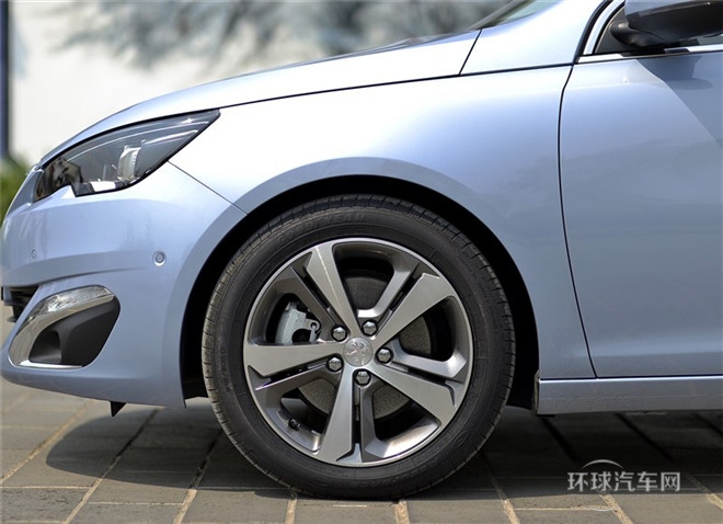 2015款 1.6T 自動睿馳版