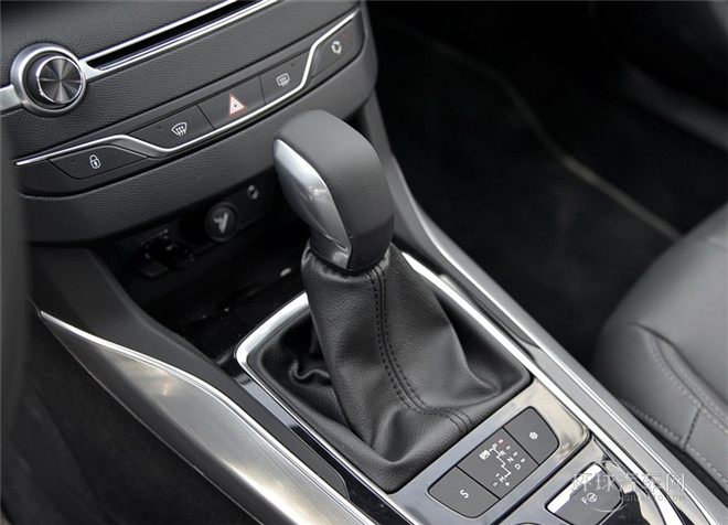 2015款 1.6T 自動睿馳版