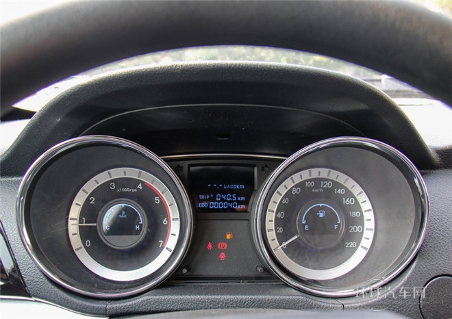 2015款 1.9T兩驅柴油標準型