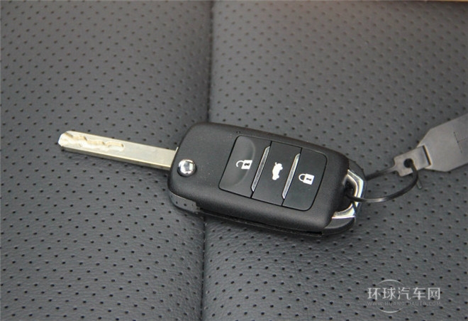 2015款 1.6L 手動尚酷型 國IV