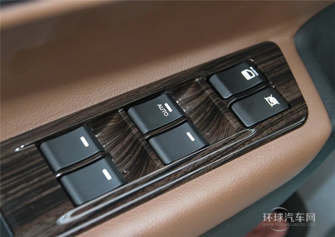 2015款 1.8T 自動四驅豪華導航版