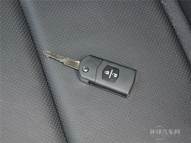 2015款 2.0L 自動超豪華型