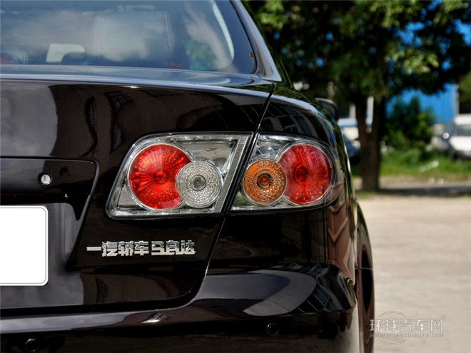 2015款 2.0L 自動超豪華型