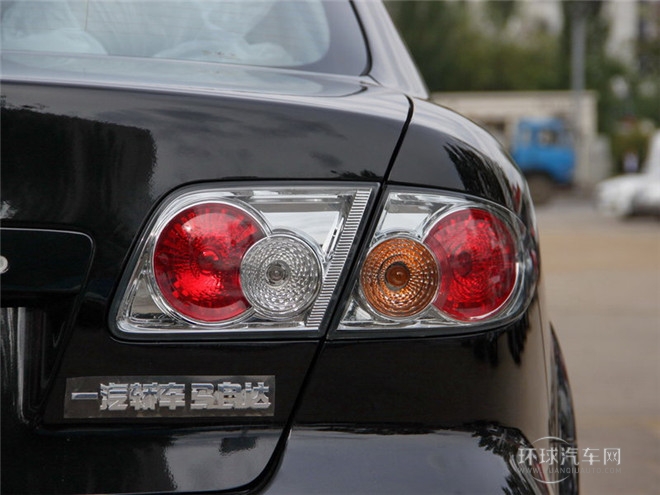 2015款 2.0L 自動經典型