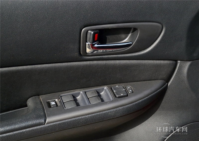 2015款 2.0L 自動時尚型