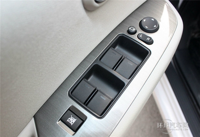 2015款 2.0L 自動豪華版