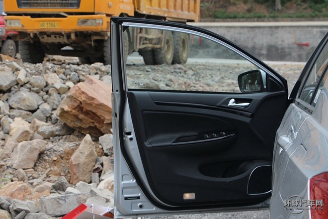 2015款 1.5L 自動(dòng)豪華型