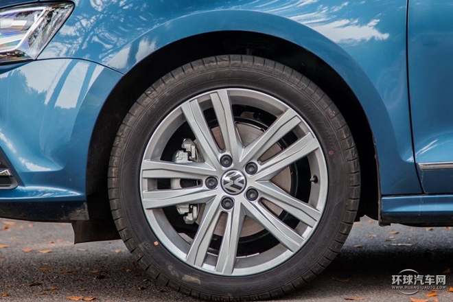 2015款 230TSI 自動(dòng)舒適型