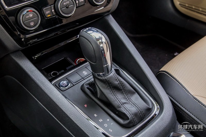 2015款 230TSI 自動(dòng)舒適型