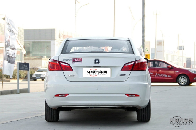 2015款 1.5T 自動運(yùn)動豪華型