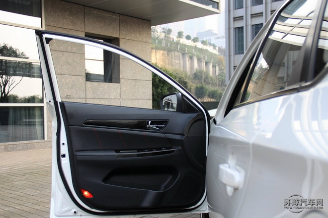 2015款 1.5T 自動運動尊貴型