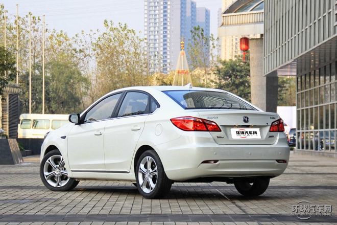 2015款 1.5T 自動(dòng)運(yùn)動(dòng)尊貴型