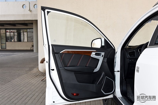 2015款 運動版 2.0L 自動尊貴型