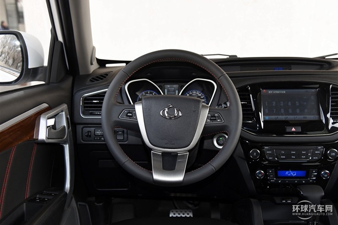 2015款 運(yùn)動版 2.0L 自動尊貴型