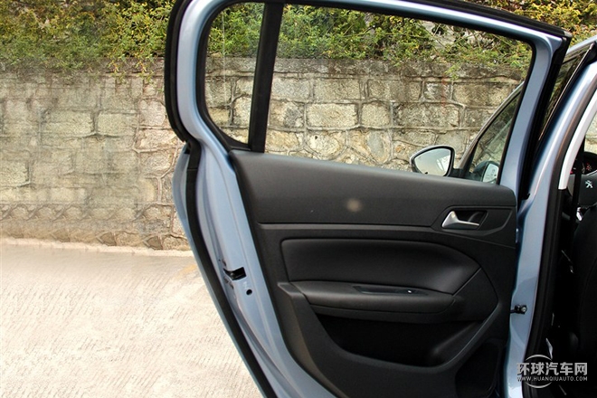 2015款 1.6T 自動勁馳版