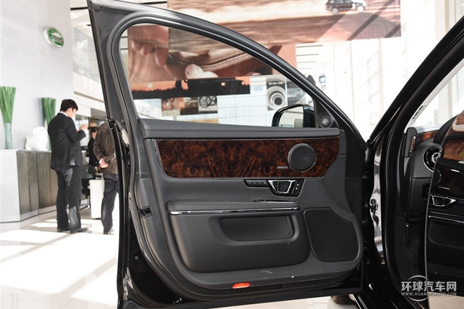 2015款 XJL 2.0T 兩驅(qū)全景商務版