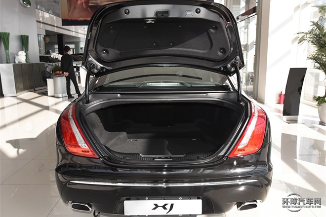 2015款 XJL 2.0T 兩驅(qū)全景商務版