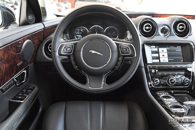 2015款 XJL 2.0T 兩驅全景商務版