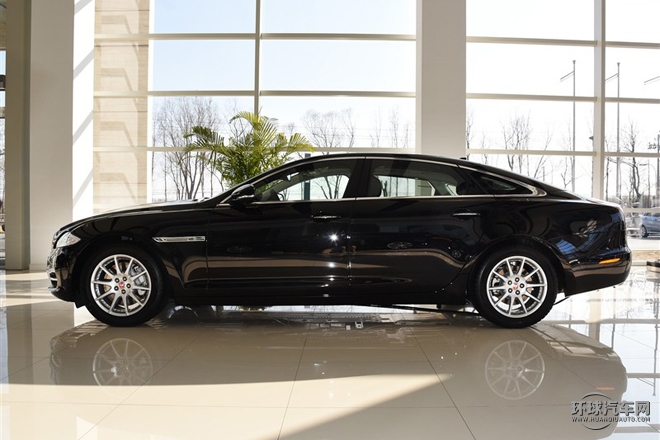 2015款 XJL 2.0T 兩驅(qū)全景商務(wù)版