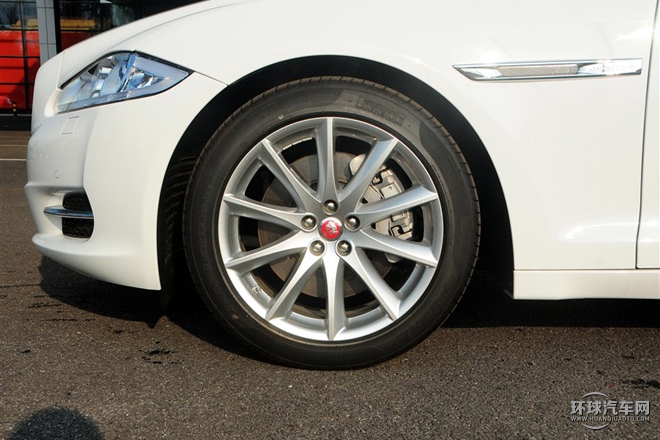 2015款 XJL 2.0T 兩驅尊享商務版