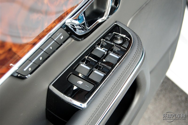 2015款 XJL 2.0T 兩驅(qū)尊享商務(wù)版