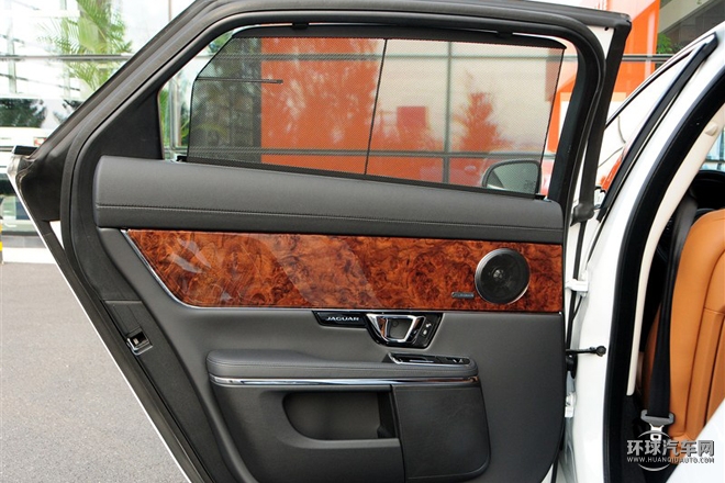 2015款 XJL 2.0T 兩驅(qū)尊享商務(wù)版