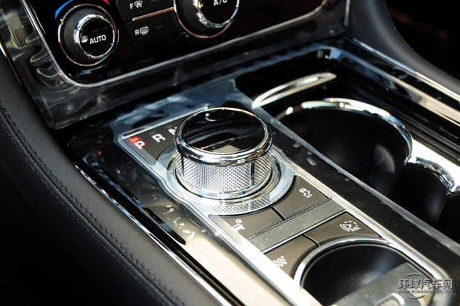 2015款 XJL 2.0T 兩驅(qū)尊享商務(wù)版